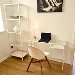 Burgunder - Helle Und Ruhige In Uninaehe *