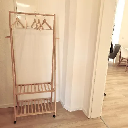 Burgunder - Helle Und Ruhige In Uninaehe Mainz