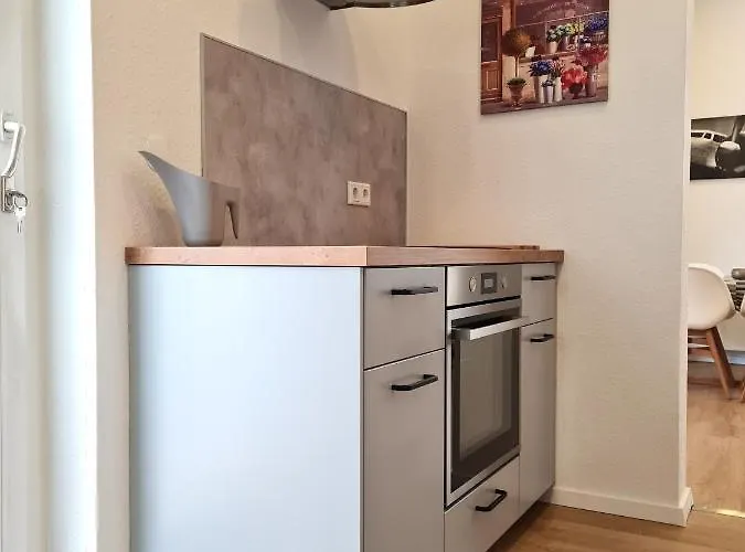 Burgunder - Helle Und Ruhige In Uninaehe *