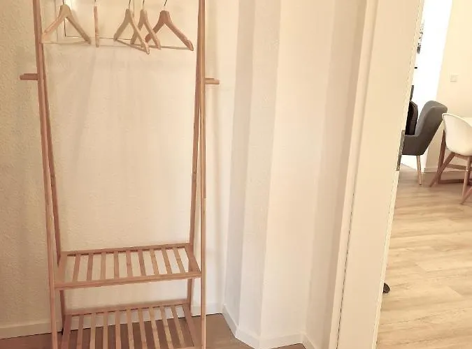 Burgunder - Helle Und Ruhige In Uninaehe מיינץ