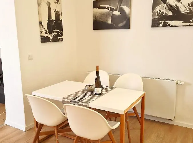 Burgunder - Helle Und Ruhige In Uninaehe מיינץ